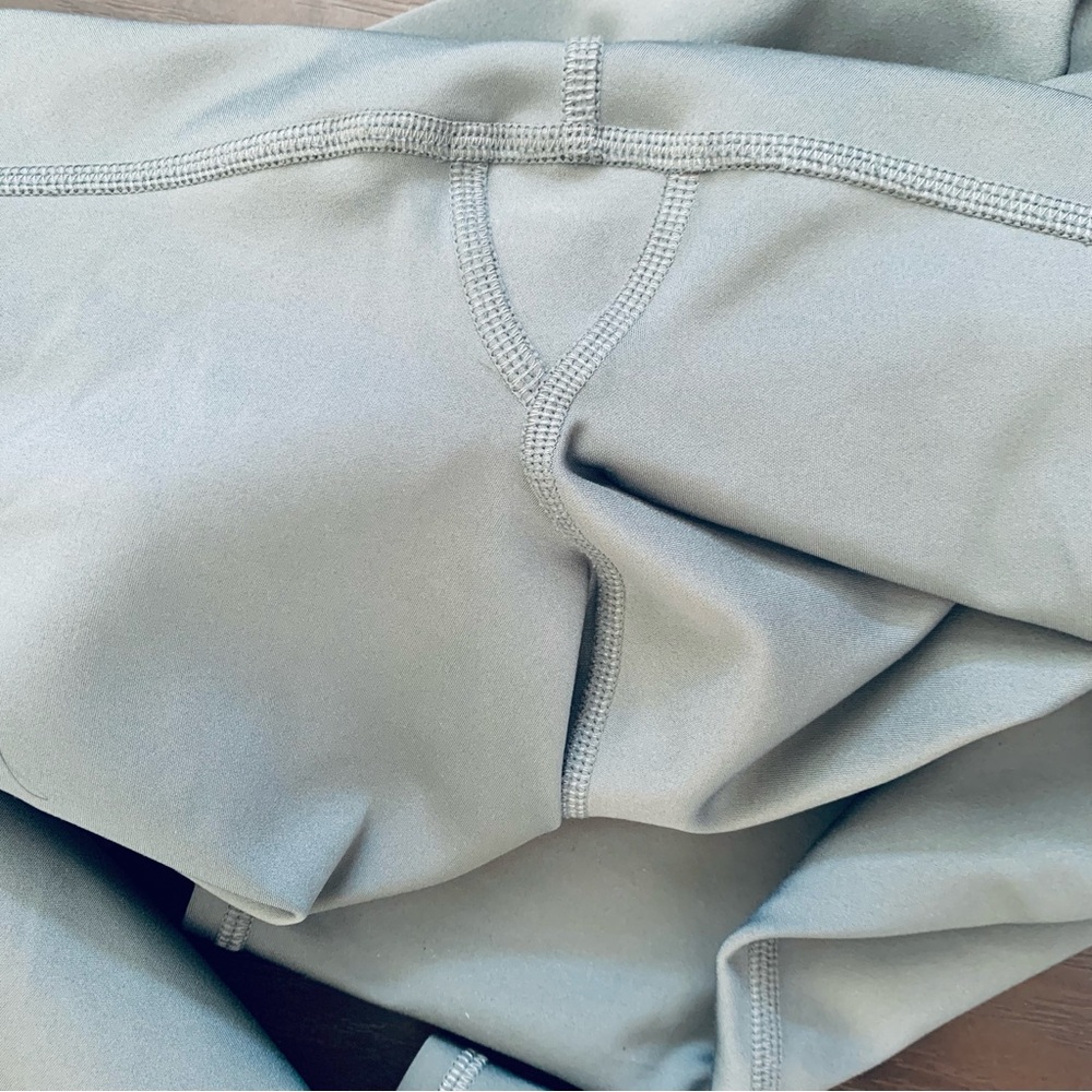 Alo Yoga 7/8 High-Waist Airlift Leggings - Light Green | M - Picture 9 of 16